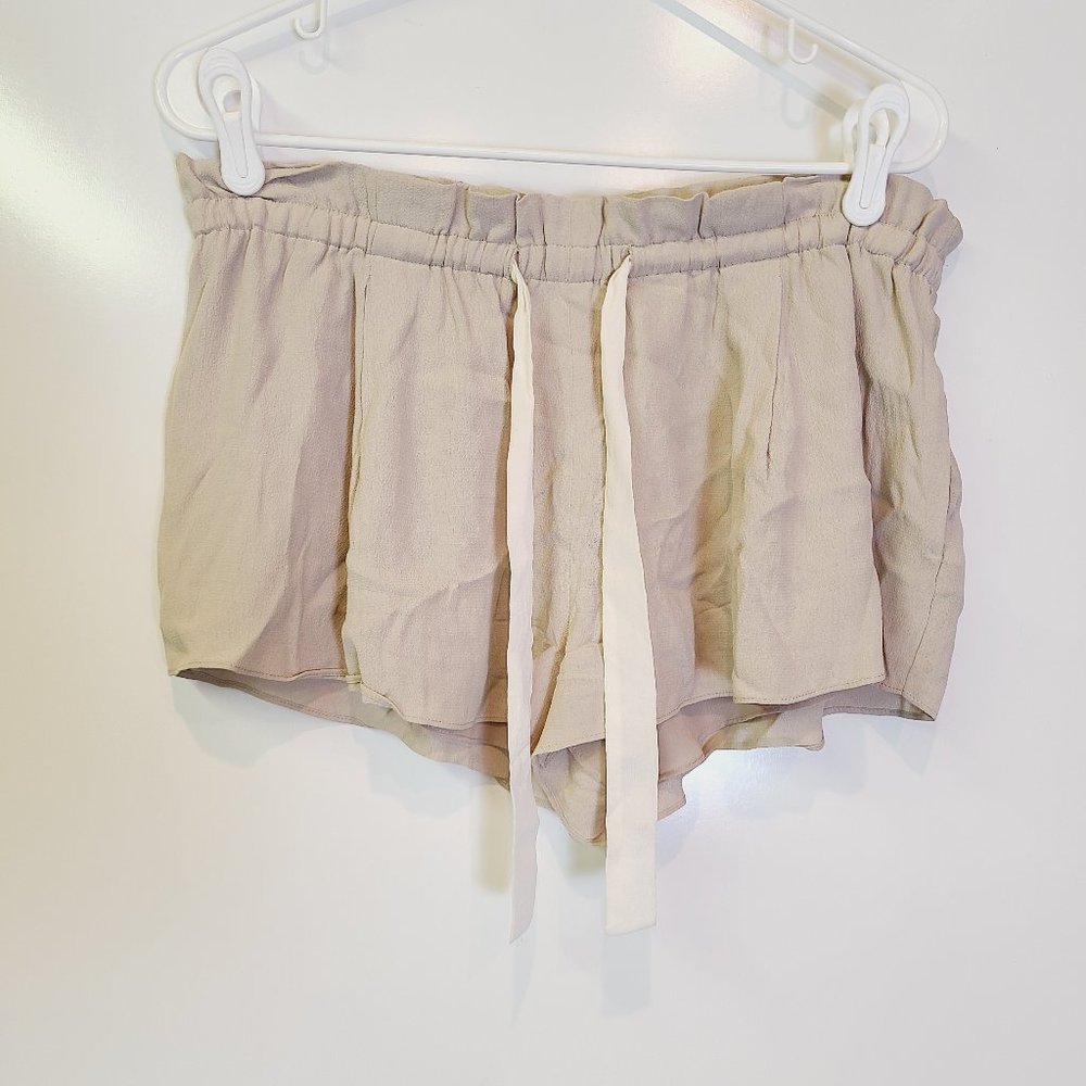 Wilfred Shorts Paperbag Cream Size Medium